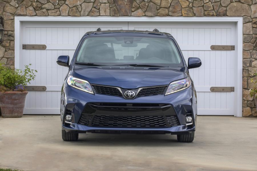  Toyota Sienna SE (XL30) 2017 года  (фото 23 из 34)